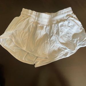 Lululemon Hotty Hot Shorts Low Rise 2.5